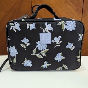 NWT Tender Love + Carry Toiletry Weekender Bag with Hanger Blue Flowers